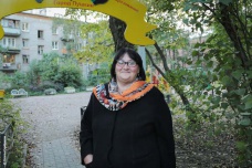 Елена Макович<br />
Работник Дома Офицеров<br />
<br />
Основной проблемой считаю работу ЖКХ и абсолютно равнодушное и безучастное отношение ко всем, кто приватизировал свои квартиры. Они остаются один на один со своими бедами. В частности электричество и подвальные помещения находятся в плачевном состоянии, и никому до этого нет дела.