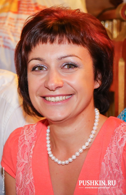 Елена Немчинова<br />
Ведущая торжеств<br />
<br />
Меня волнует большая загруженность дорог в районе переездов в часы пик. Из-за малой пропускаемости автомобилей между временем проезда поездов очень сложно предугадать, сколько времени простоишь, ожидая пока пересечешь эту «границу».