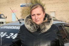 Елена Александрова<br />
Диспетчер Пушкинского такси<br />
<br />
Меня не устраивают наши пробки через переезд у Пушкинского вокзала. Тут можно простоять и 2 часа. Очередь движется очень медленно. И водители, и пассажиры нервничают. Это не дело. Надо строить виадук.