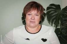 Дятлова Ирина Евгеньевна<br />
Директор гостиницы дома ветеранов архитекторов.<br />
<br />
Меня интересует вопрос – когда будет построен мост через переезд на Новодеревенской.