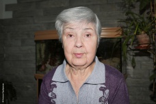 Каюкова Галина Михайловна<br />
Жительница блокадного города. Ветеран.<br />
<br />
Меня волнует гравий, который насыпан у выхода из дома ветеранов архитекторов. Хотелось бы хорошую заасфальтированную дорогу, и внешний вид Школьной улицы. Конечно, трубы вдоль всей улицы – это какой-то ужас.