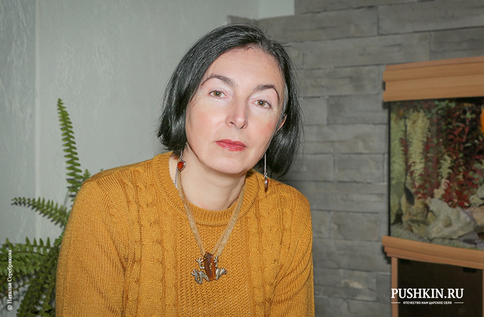 Люхина Наталья Борисовна<br />
Менеджер по связям с общественностью дома ветеранов архитекторов.<br />
<br />
Проблема транспорта и автомобильных дорог в нашем районе стоит очень остро. А именно поворот в карман на углу Хазова и Детскосельского бульвара – там постоянно стоят теперь автомобили сплошной вереницей, и для того чтобы проехать и не задеть, надо быть лоцманом. Такая же ситуация на улице Хазова около магазина Семья – опасность на дороге создается из-за постоянно припаркованных машин и фур. Проблема перед входом в наш дом ветеранов. Нужно сделать хорошую дорожку от Школьной улицы, чтобы удобно и не травмоопасно нашим ветеранам было ходить. Проблема входа в Екатерининский парк – жителям Пушкина по предъявлению документа хорошо бы сделать бесплатно.