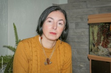 Люхина Наталья Борисовна<br />
Менеджер по связям с общественностью дома ветеранов архитекторов.<br />
<br />
Проблема транспорта и автомобильных дорог в нашем районе стоит очень остро. А именно поворот в карман на углу Хазова и Детскосельского бульвара – там постоянно стоят теперь автомобили сплошной вереницей, и для того чтобы проехать и не задеть, надо быть лоцманом. Такая же ситуация на улице Хазова около магазина Семья – опасность на дороге создается из-за постоянно припаркованных машин и фур. Проблема перед входом в наш дом ветеранов. Нужно сделать хорошую дорожку от Школьной улицы, чтобы удобно и не травмоопасно нашим ветеранам было ходить. Проблема входа в Екатерининский парк – жителям Пушкина по предъявлению документа хорошо бы сделать бесплатно.