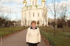 Наталья Вячеславовна Барышникова Начальник информационно-методического отдела центра социальной реабилитации инвалидов<br />
<br />
Проблем в нашем районе хватает. Отмечу несколько:<br />
<br />
1. Непомерно высокая стоимость входных билетов в Екатерининский парк. Семья из 4-х человек должна заплатить только за вход в парк около 500 рублей, что не всякому по карману. Считаю, что детям и пожилым людям необходимо сделать этот вход бесплатным. Совсем забыли мы про благотворительность. Деньги, которые потратили на строительство на входе в парк турникетов как в метро, можно было бы направить на восстановление разрушенного дворца в Баболовском парке.<br />
2. Необходимо срочно разгружать Павловское шоссе – построить или транспортную развязку, или виадук.<br />
3. Об улице Захаржевского. Везде ее называют Захаржевской, даже теперь появилась огромная реклама строительства жилого комплекса «Дворянское сословие на Захаржевской». А ведь она носит имя первого губернатора Царского села Захаржевского! Возможно, для лучшего знания истории мест, где мы живем, размещать таблички с краткими пояснениями, в честь кого или какого события названо то или иное место.<br />
4. Бассейн в нашем районе точно не помешает!