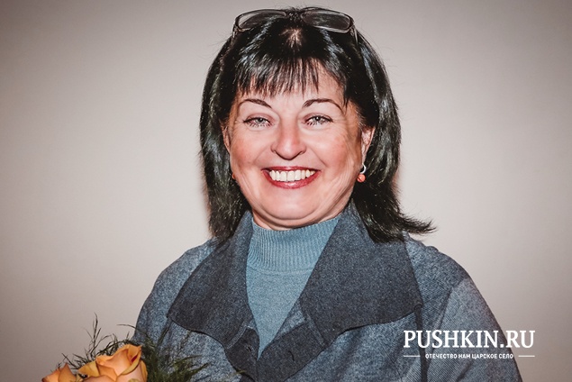 Гусакова Елена Петровна<br />
Учитель 107 гимназии Санкт-Петербурга<br />
<br />
Волею судеб живу в Славянке. Прекрасное место, замечательные дома, но, увы, проехать сюда или выехать катастрофически невозможно. И это такая проблема, которую надо решать немедленно. Не сейчас, а уже позавчера. Пушкинская администрация, мы просим вас обратить на это внимание!