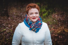 Инга Сенько<br />
Жительница Пушкинского района<br />
<br />
Меня, конечно же, не устраивает дорожная проблема. Дорог новых не строится, постоянная перегруженность, пробки.<br />
