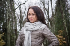 Татьяна Нечаева<br />
Юрист<br />
<br />
Пушкинский район, по оценке экологов, один из самых сложных. Только в Шушарах экологи насчитывают около десятка несанкционированных мусорных полигонов. По мнению специалистов, ответственность за это лежит на главах районных администраций. Из-за пробелов в законодательстве, свалки – это возможность быстро и безнаказанно заработать. Причем дважды.