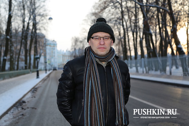 Алексей Калягин <br />
Мастер по ремонту грузовиков<br />
<br />
Проживаю в Пушкине с 69 года. Меня как транспортника больше всего волнует, что через наш город идет очень большой поток транзитного транспорта. Мне бы очень хотелось, чтобы власти сделали объездную трассу. Потому что как Пушкин, так и Павловск от этого очень сильно страдают. Очень много неудобств не только водителям, но и жителям, не говоря уже про отравление окружающей среды.