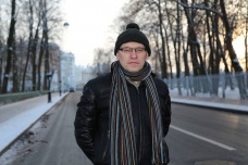 Алексей Калягин <br />
Мастер по ремонту грузовиков<br />
<br />
Проживаю в Пушкине с 69 года. Меня как транспортника больше всего волнует, что через наш город идет очень большой поток транзитного транспорта. Мне бы очень хотелось, чтобы власти сделали объездную трассу. Потому что как Пушкин, так и Павловск от этого очень сильно страдают. Очень много неудобств не только водителям, но и жителям, не говоря уже про отравление окружающей среды.