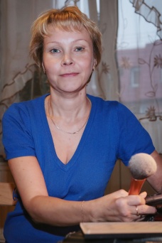 Елена Мацкевич-Ивлиева<br />
Визажист<br />
<br />
Меня волнует вопрос с перезагруженностью групп в детских садах, а также очень высокие цены на жильё.