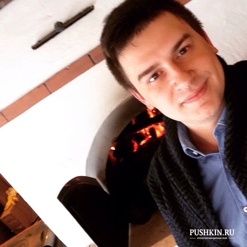 Максим Ас Сулейман, от имени ресторанной группы «Флора» (www.floracafe.spb.ru), Ресторана «Русское Застолье» (www.ruszastolje.ru) и доставки Sushi Love (www.sushilove.info)<br />
---------------------------------<br />
Уважаемые друзья, жители и гости нашего любимого Царского Села!<br />
Примите искренние поздравления с нашим общим праздником – Днем города!<br />
День города традиционно является одним из самых любимых горожанами и гостями города событий, которого ждут и к которому готовятся. Это – день рождения нашей судьбы. Ведь место, где мы родились, делали первые шаги, впервые познакомились с миром знаний, выросли, приобрели первых друзей, познали первые сокровенные чувства, живем и работаем, навсегда оставляет видимый след и в душе, и в сознании. Сегодня мы можем сказать, что в городе много талантливых, инициативных, трудолюбивых, умеющих работать и идти в ногу со временем, сильных духом и волей людей – это мы с вами, дорогие Пушкинцы!<br />
Хочется поблагодарить всех жителей за внесенный вклад в жизнь города и искреннюю любовь к родному краю! Пожелать здоровья и благополучия, успехов в больших и малых делах! Счастья и благополучия вам!<br />
---------------------------------