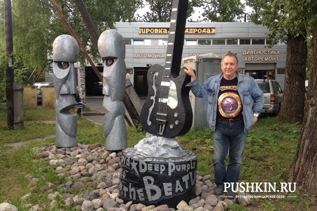 Сергей Новожилов, директор автокомплекса «25 часов» и создатель мемориала рок-н-роллу в Пушкине<br />
---------------------------------<br />
Поздравляю жителей и гостей Царского Села с 306-летием! Желаю всем здоровья, успехов в жизни и благополучия! Напутствие жителям: проявлять свою любовь к тому месту, где мы с вами проживаем во всем – и в изучении истории нашего города, в воспитании подрастающего поколения, бережном отношения ко всему, что нас окружает и приумножении славы Царского Села!<br />
---------------------------------