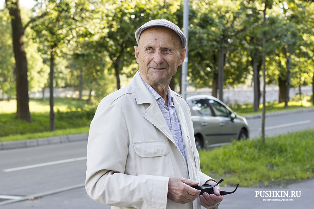 Владимир Иванович<br />
Пенсионер, бывший летчик-истребитель<br />
<br />
Меня беспокоит отсутствие интересных культурных мероприятий в городе. Например, в воскресенье вечером совсем некуда сходить: в Доме Молодежи все в отпусках, в Доме культуры не нравится программа.