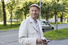 Владимир Иванович<br />
Пенсионер, бывший летчик-истребитель<br />
<br />
Меня беспокоит отсутствие интересных культурных мероприятий в городе. Например, в воскресенье вечером совсем некуда сходить: в Доме Молодежи все в отпусках, в Доме культуры не нравится программа.