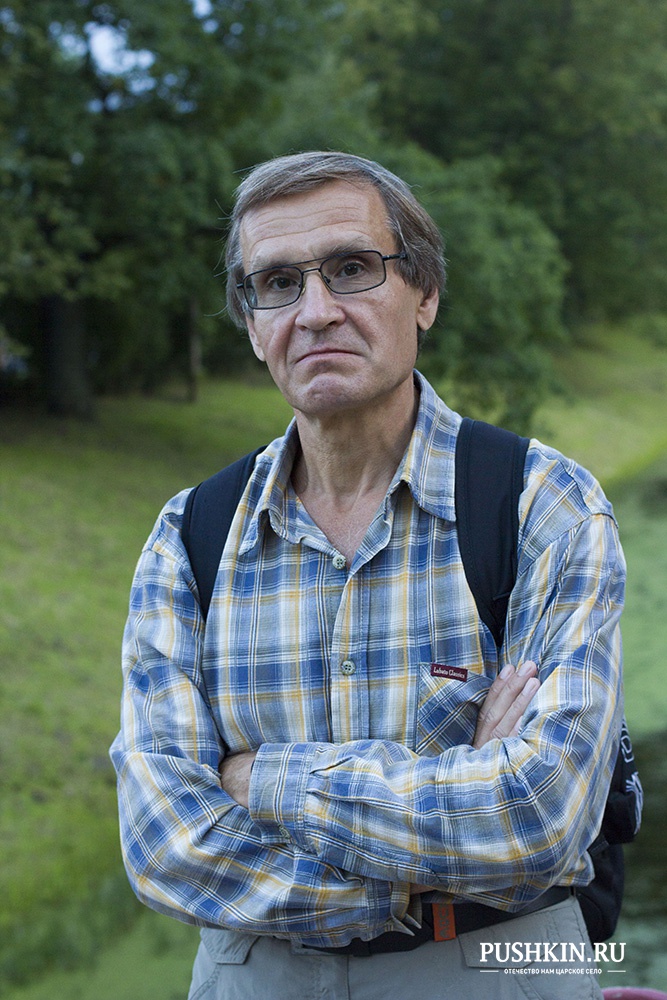 Валентин<br />
Инженер<br />
<br />
В связи со строительством новых районов недалеко от Пушкина в городе стало много машин: едут непрерывным потоком через центр города и по всем историческим местам. Также беспокоит ситуация с парковками: из-за автобусов с туристами местным жителям порой негде поставить свои автомобили. И назову еще одну проблему: раньше, во времена моего детства, пруды в парках Пушкина были совсем чистыми, зеркальными. А сейчас они заросли травой и выглядят не очень привлекательно. 