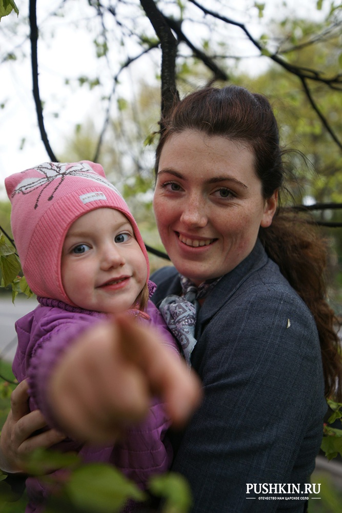 Полина<br />
Инженер ПТО, молодая мама<br />
<br />
Меня беспокоит ситуация с застройкой нашего города, точнее, последствия, которые появляются в связи с застройкой. Становится больше машин, загрязняют город, пробки ухудшают передвижение. Нехватка мест в детских садах и школах. А в остальном все хорошо, я счастлива, что живу в таком красивом месте.