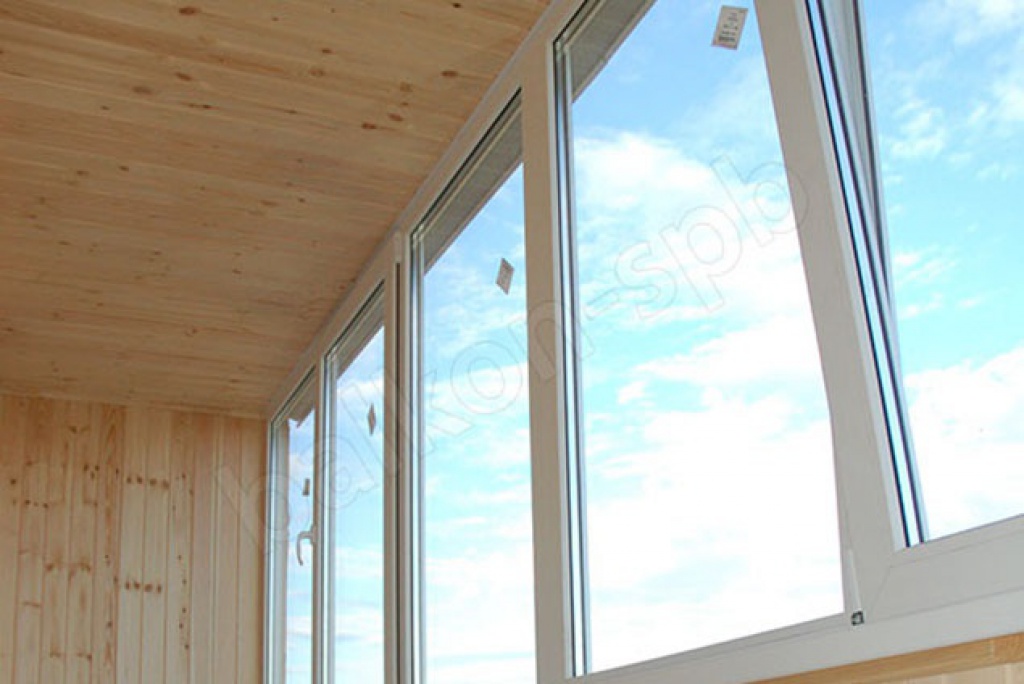 «Фенстер СПб» – остекление и отделка балконов