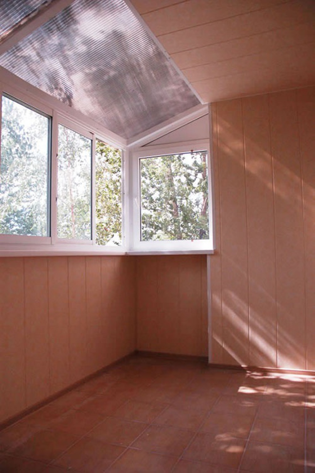 «Фенстер СПб» – остекление и отделка балконов