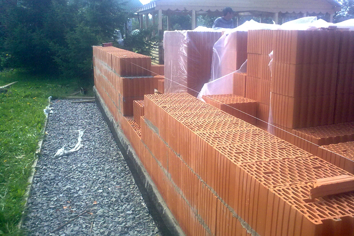 Какой кирпич самых хороший. Какой кирпич самых хороший. Дом из полнотелого кирпича плюсы и минусы. Блоки poromax 25. Кирпич с хозяйственным надрезом.