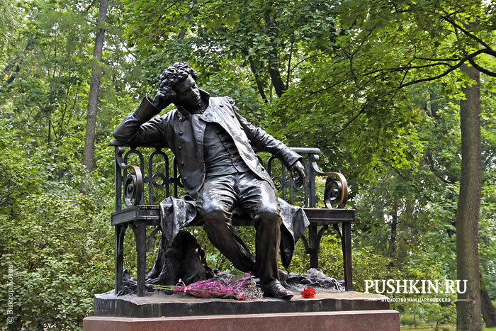 Памятник Пушкину в Лицейском саду