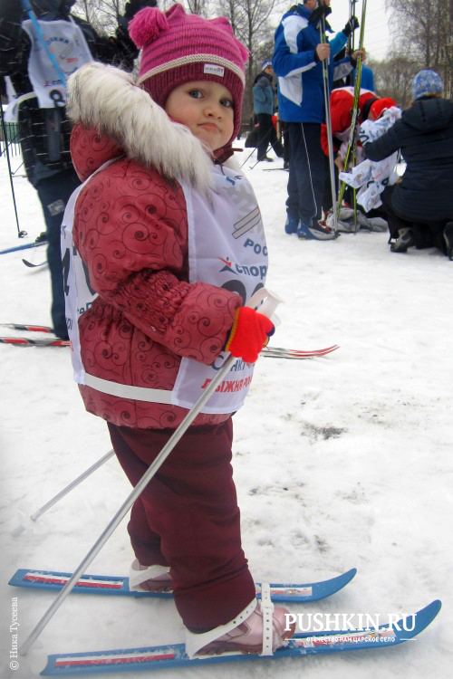 Даша - юная участница Пушкинской лыжни 2013