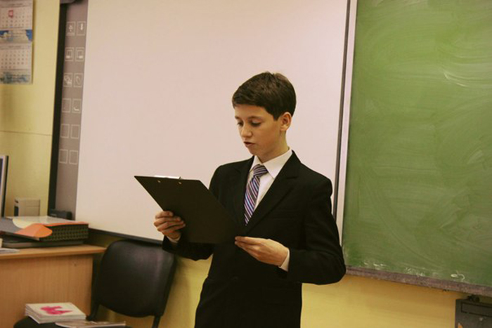 Ученик 9 «б» класса гимназии № 406 Василий Кузьмин