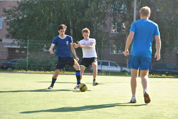 Игра в футбол в Пушкине