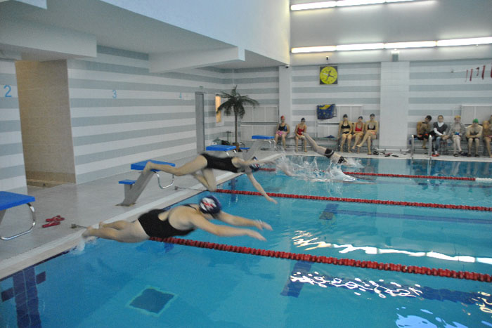 Соревнование по плаванию 