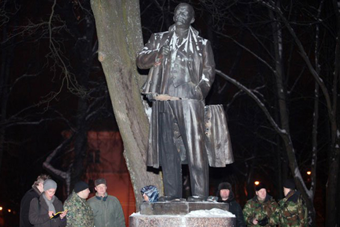 Памятник Ленину в городе Пушкин